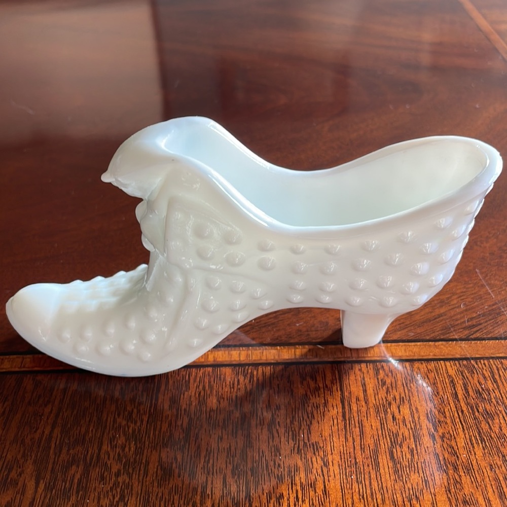 Fenton hobnail milk glass cat head slipper. - Picture 3 of 9
